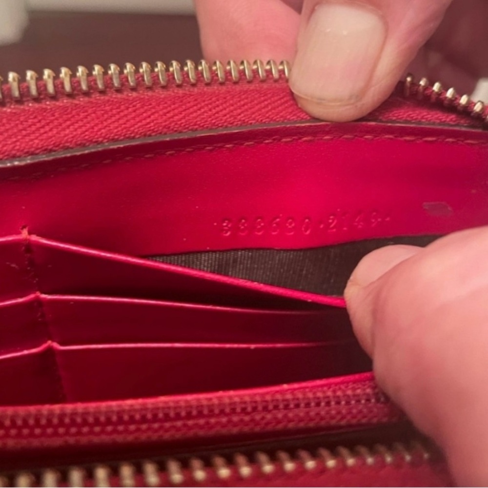 Gucci red Authentic wallet LS - Picture 9 of 9